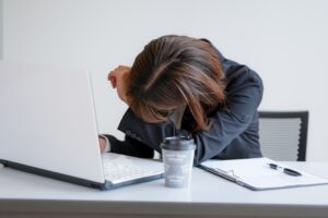 低学歴は転職が不利になる?学歴関係なく活躍できる業界と転職成功法