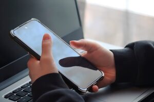 UQモバイルの評判は悪い？契約前に知っておきたい注意点と実際の口コミ