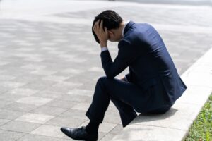 仕事が精神的にきつい人は多い？仕事がきついと感じる理由や対処法を解説