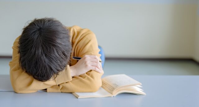 公務員浪人すると人生終了してしまう？公務員浪人生の選択肢と就職活動の流れ