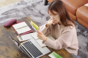 手取り20万は少ない?年齢別の手取り目安と手取り20万円で貯蓄するコツ